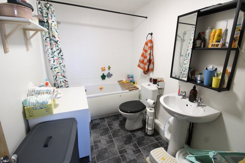 Images for Denholme, Bradford, West Yorkshire EAID:3030449609 BID:4216801