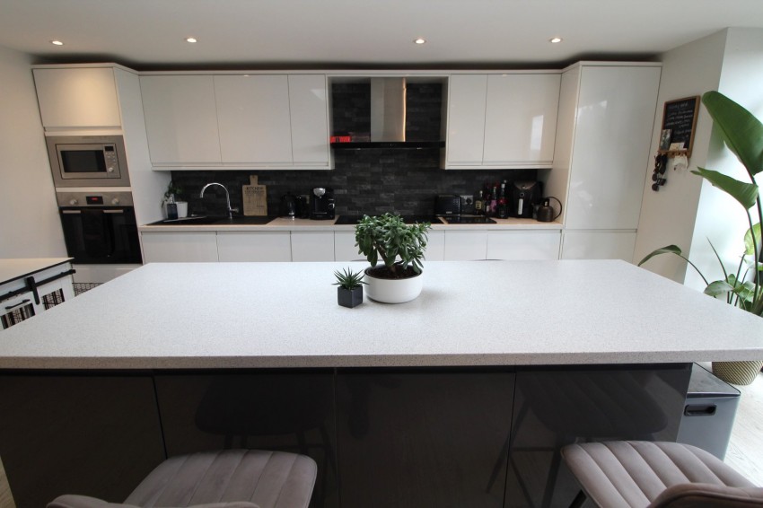 Images for Oakworth, Keighley, West Yorkshire EAID:3030449609 BID:4216801
