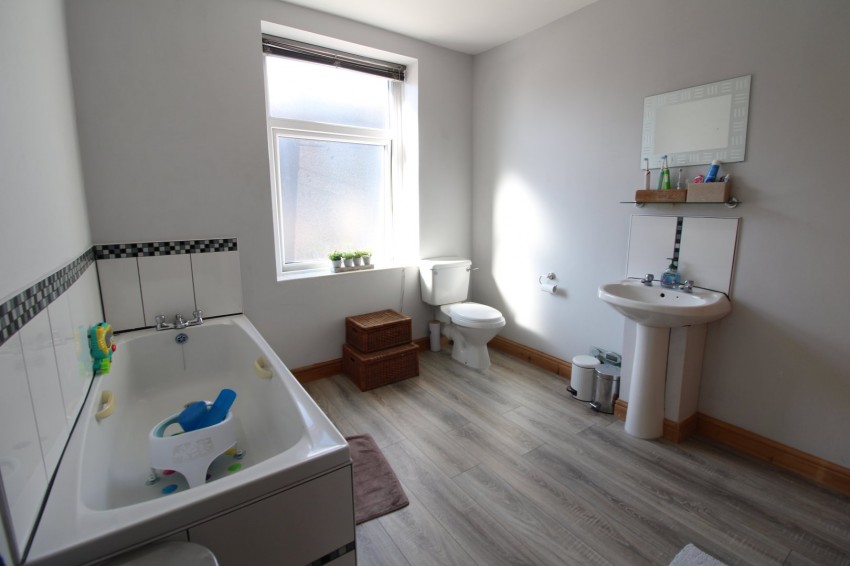 Images for Oakworth, Keighley, West Yorkshire EAID:3030449609 BID:4216801
