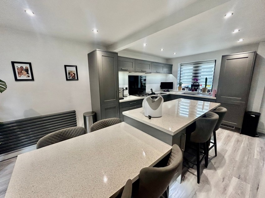 Images for Oakworth, Keighley, West Yorkshire EAID:3030449609 BID:4216801