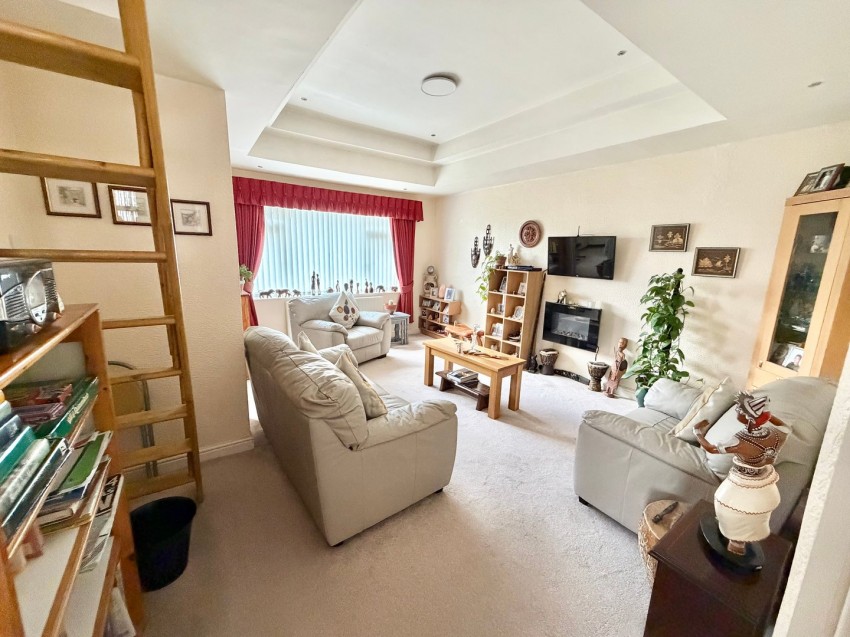 Images for Thwaites Brow Road, Keighley, West Yorkshire EAID:3030449609 BID:4216801