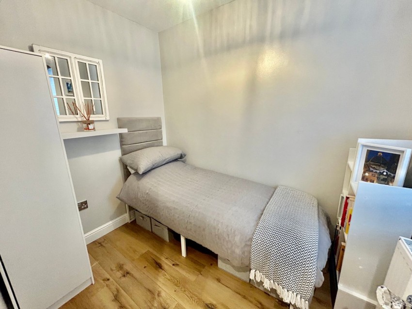 Images for Oakworth, Keighley, West Yorkshire EAID:3030449609 BID:4216801