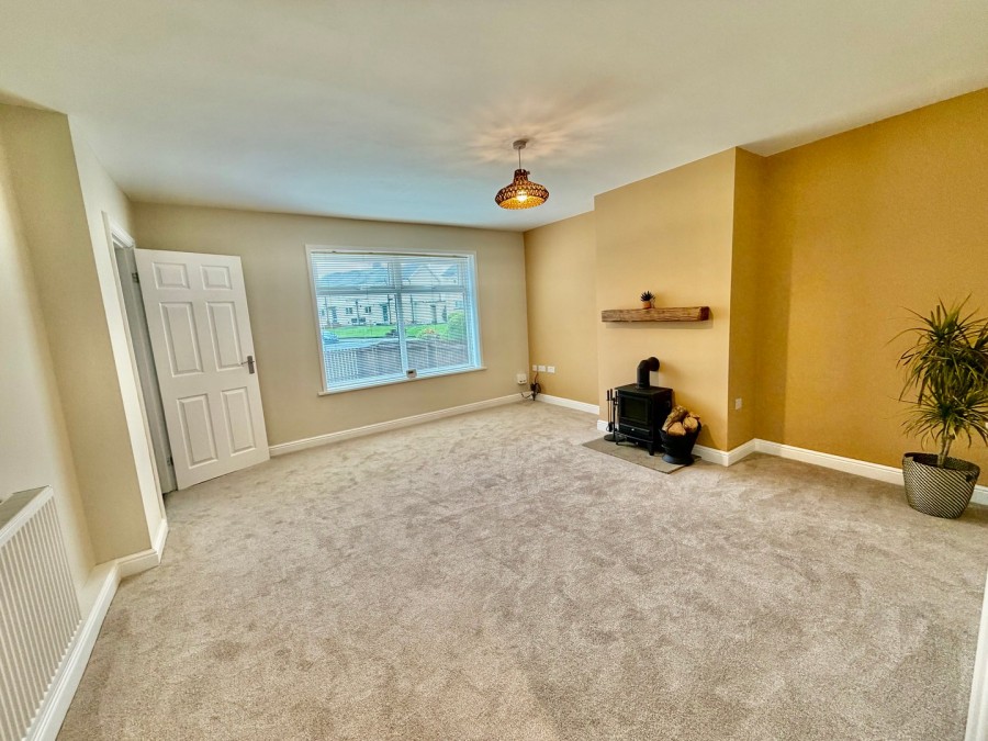 Images for Oakworth, Keighley, West Yorkshire EAID:3030449609 BID:4216801