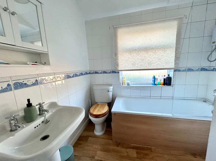 Images for Cross Flatts, Bingley, West Yorkshire EAID:3030449609 BID:4216801