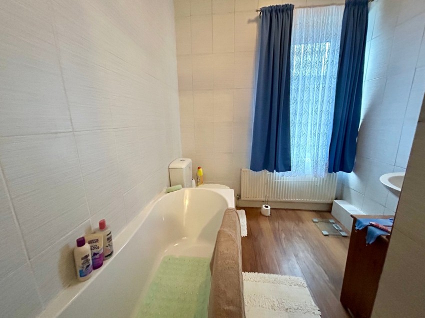 Images for East Morton, Keighley, West Yorkshire EAID:3030449609 BID:4216801