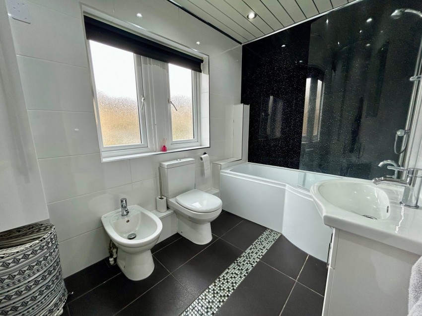 Images for Buckstone Garth, East Morton, West Yorkshire EAID:3030449609 BID:4216801