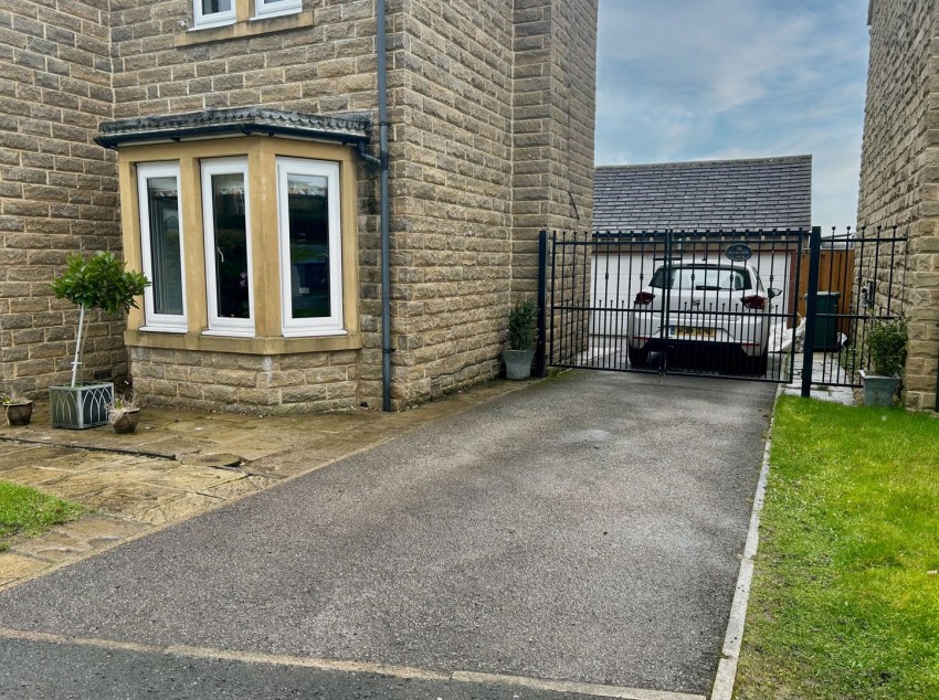 Images for Buckstone Garth, East Morton, West Yorkshire EAID:3030449609 BID:4216801