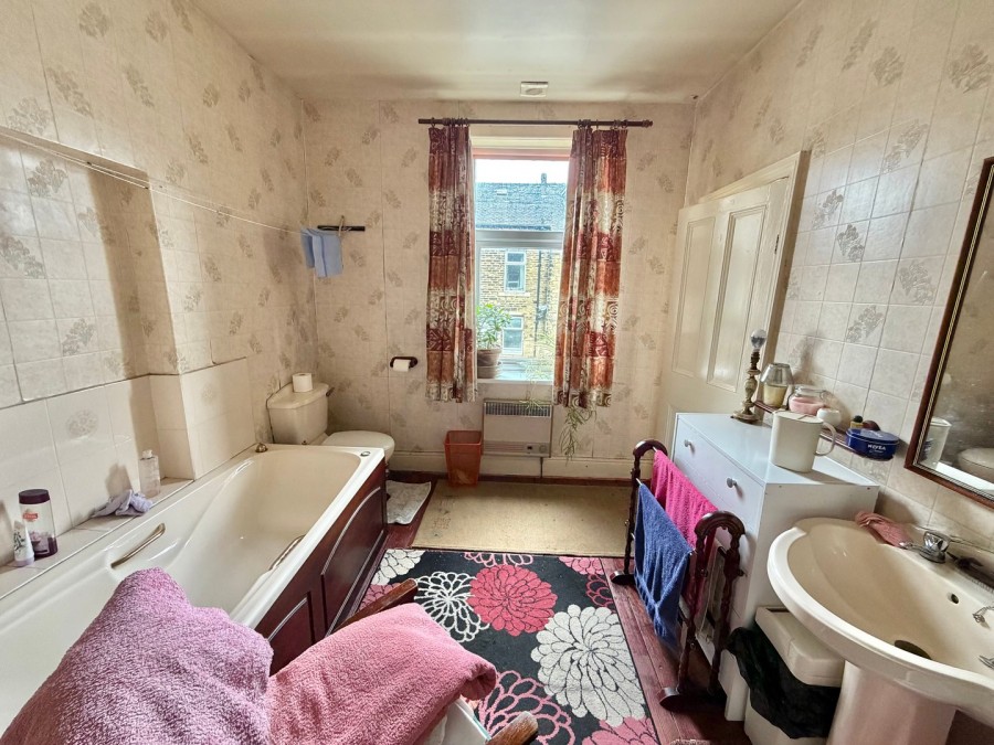 Images for Bradford Road, Keighley, West Yorkshire EAID:3030449609 BID:4216801