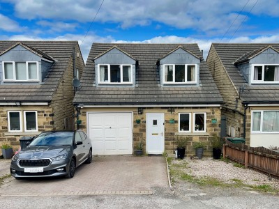 Oakworth, Keighley, West Yorkshire - EAID:3030449609, BID:4216801