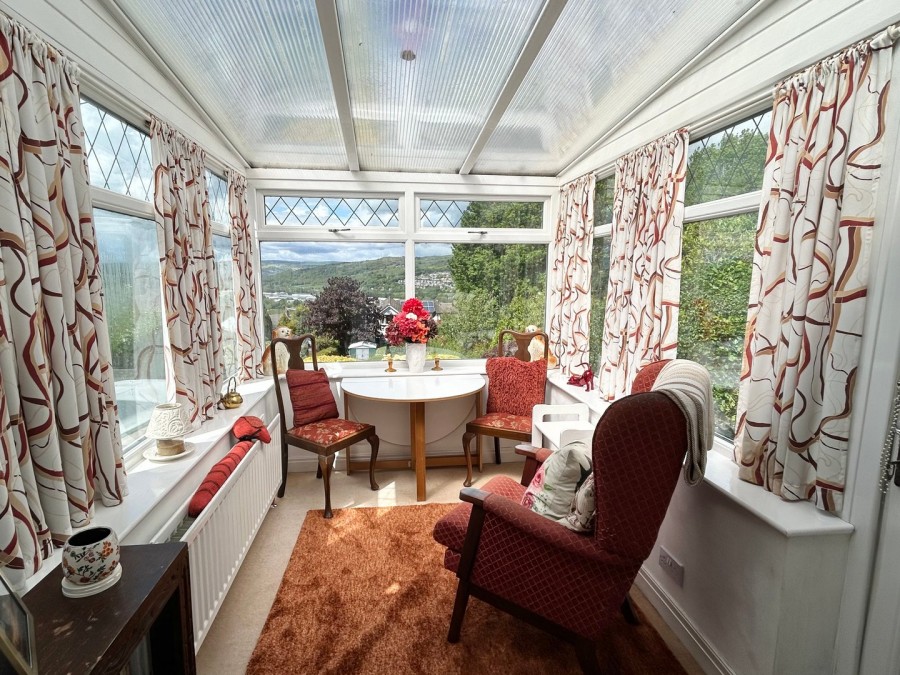Images for Thwaites Brow, Keighley, West Yorkshire EAID:3030449609 BID:4216801