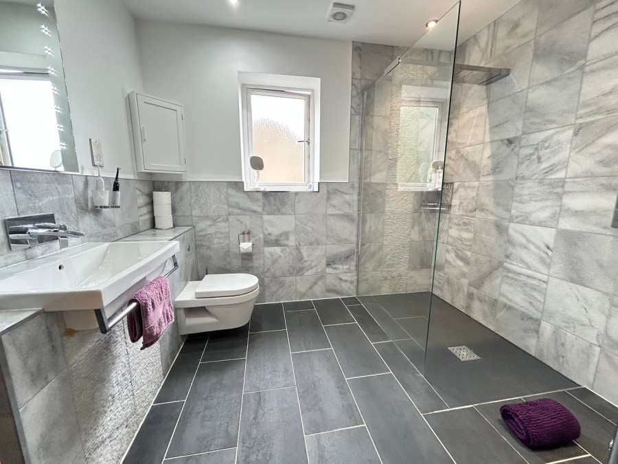 Images for Oakworth, Keighley, West Yorkshire EAID:3030449609 BID:4216801