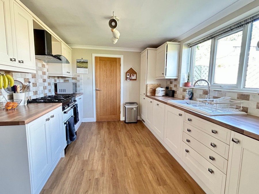 Images for Oakworth, Keighley, West Yorkshire EAID:3030449609 BID:4216801
