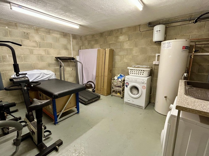 Images for Oakworth, Keighley, West Yorkshire EAID:3030449609 BID:4216801