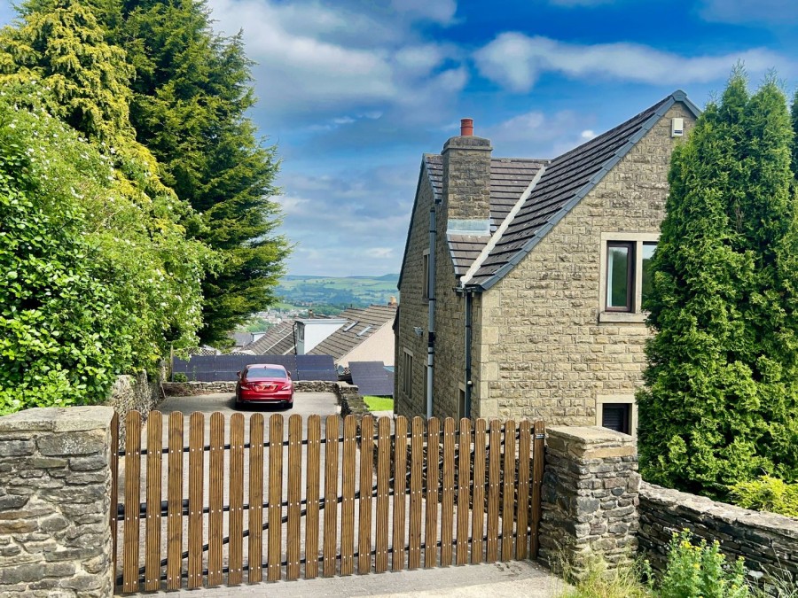 Images for Oakworth, Keighley, West Yorkshire EAID:3030449609 BID:4216801