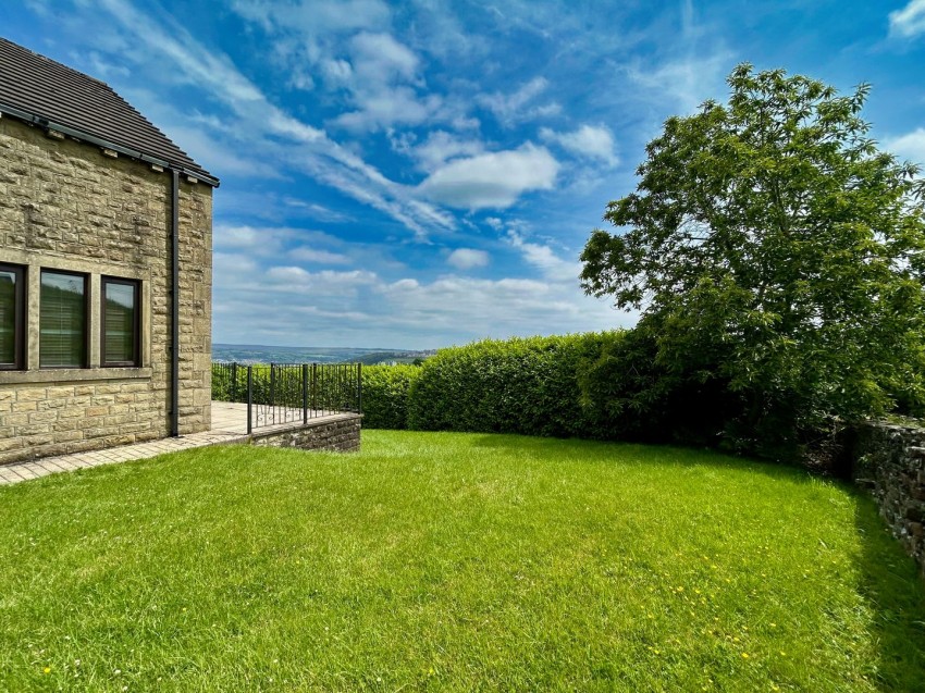Images for Oakworth, Keighley, West Yorkshire EAID:3030449609 BID:4216801
