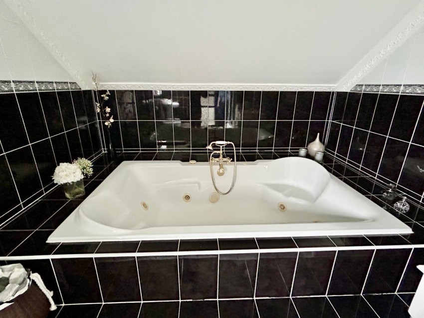 Images for Oakworth, Keighley, West Yorkshire EAID:3030449609 BID:4216801