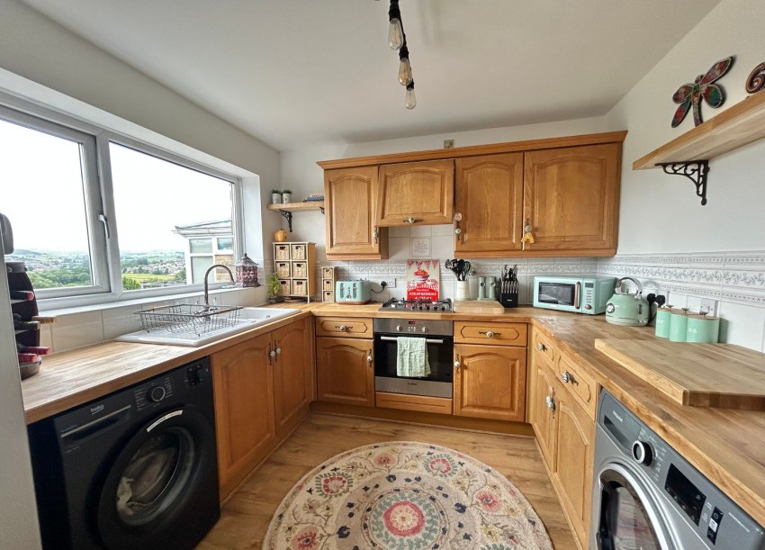 Images for Oakworth, Keighley, West Yorkshire EAID:3030449609 BID:4216801