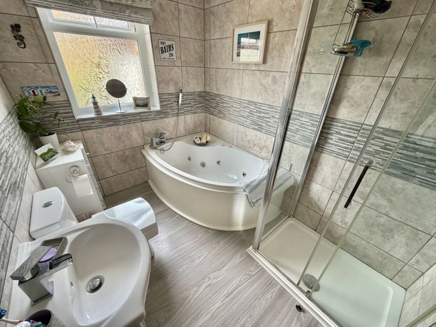 Images for Oakworth, Keighley, West Yorkshire EAID:3030449609 BID:4216801